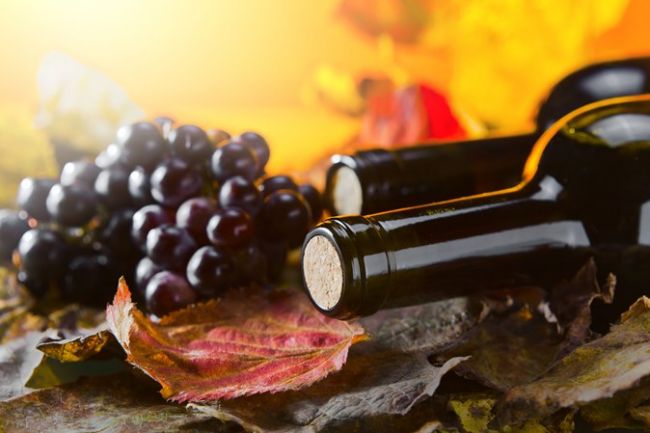 Вино Каберне производится из сортов винограда, как шардоне, саперави, нуар, рислинг, пино