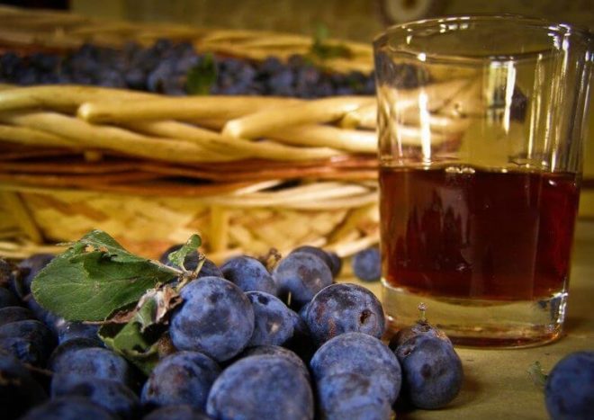 Вино из синих сортов винограда известно и почитаемо